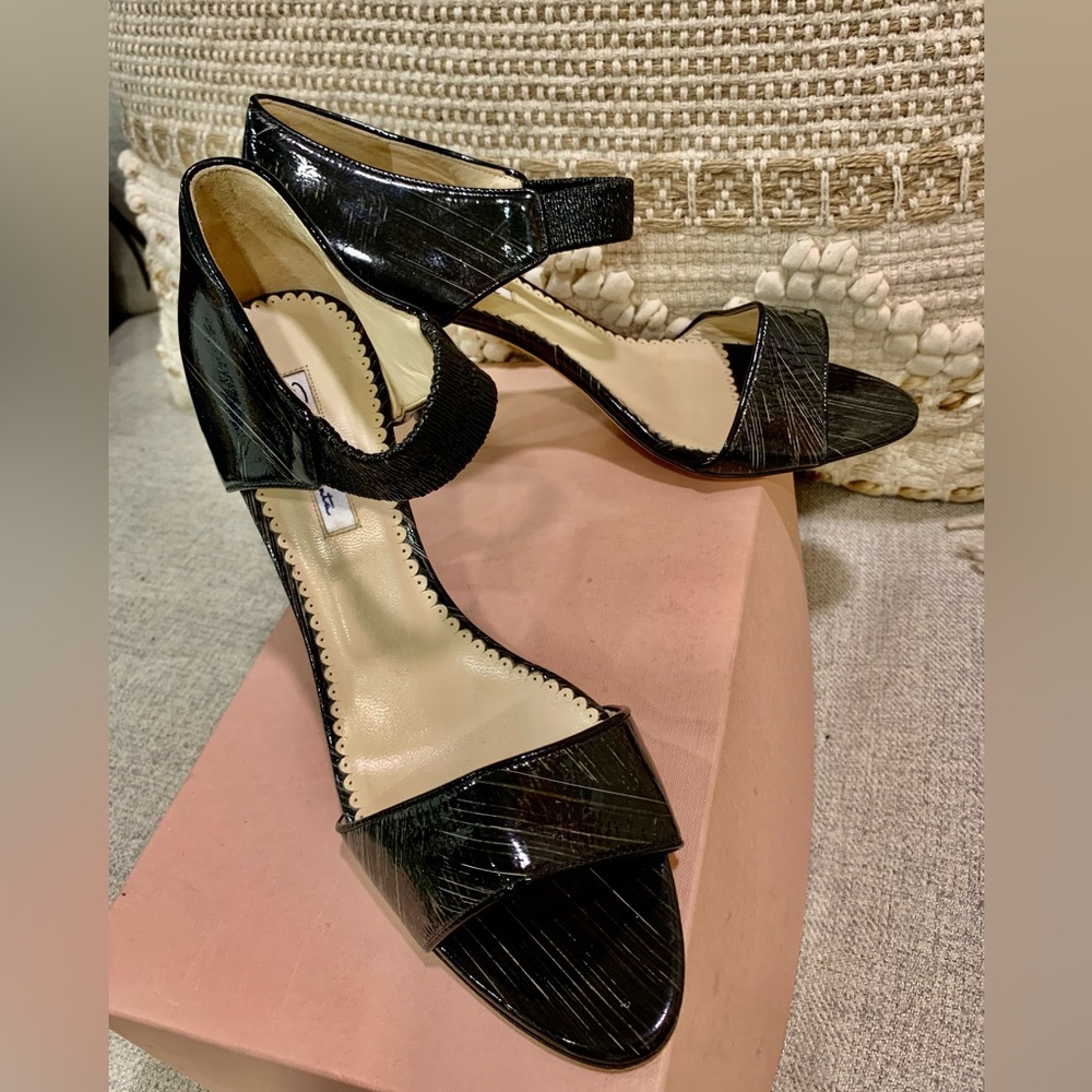 Oscar de la renta patent leather pumps